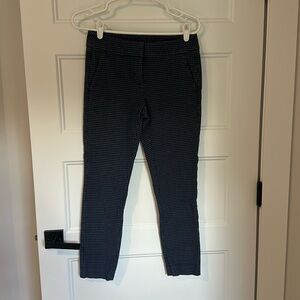 LOFT Women’s Marisa Skinny Ankle Pant Size 0 Black and Navy Checkered